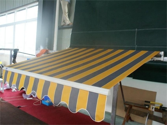 Avvolgimento retrattile per ombra solare 3,5*2,5 m Canopy manuale esterno di tipo completamente aperto N.W 9