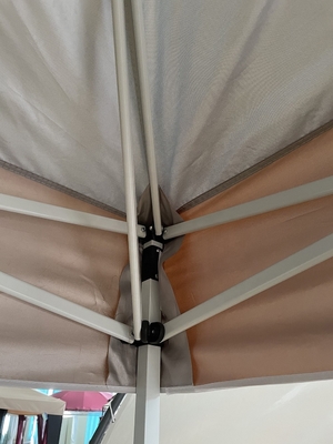 Custom 3 * 3m pieghevole Heavy Duty Metal Frame Gazebos giardino con telaio in acciaio