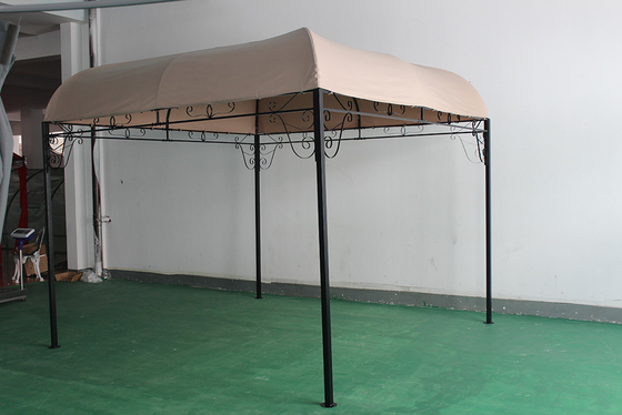 Grill in metallo all'aperto con copertura rivestita con PA