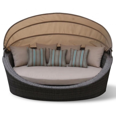 Set Bistro a colori personalizzati di design moderno Divano in rattan in alluminio Set con tavolo da tè