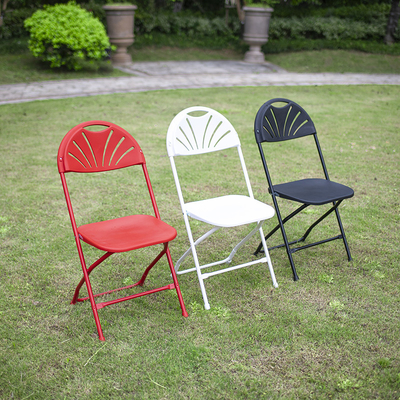 Sedile in plastica bianca Sedile pieghevole in metallo impilabile per giardini all'aperto Parchi di matrimoni