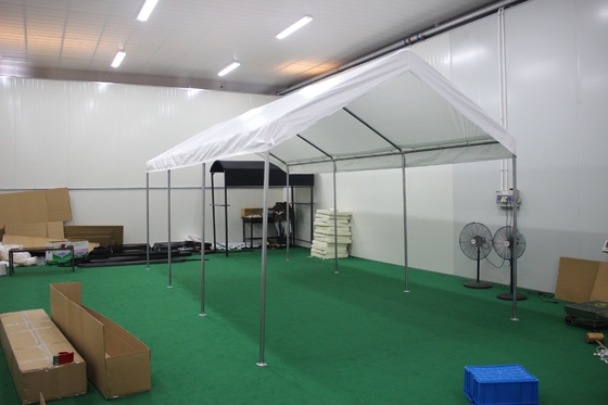 Conveniente tenda a baldacchino del garage per il deposito nel cortile e per i raduni sociali