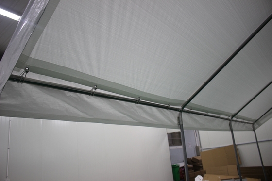 Conveniente tenda a baldacchino del garage per il deposito nel cortile e per i raduni sociali