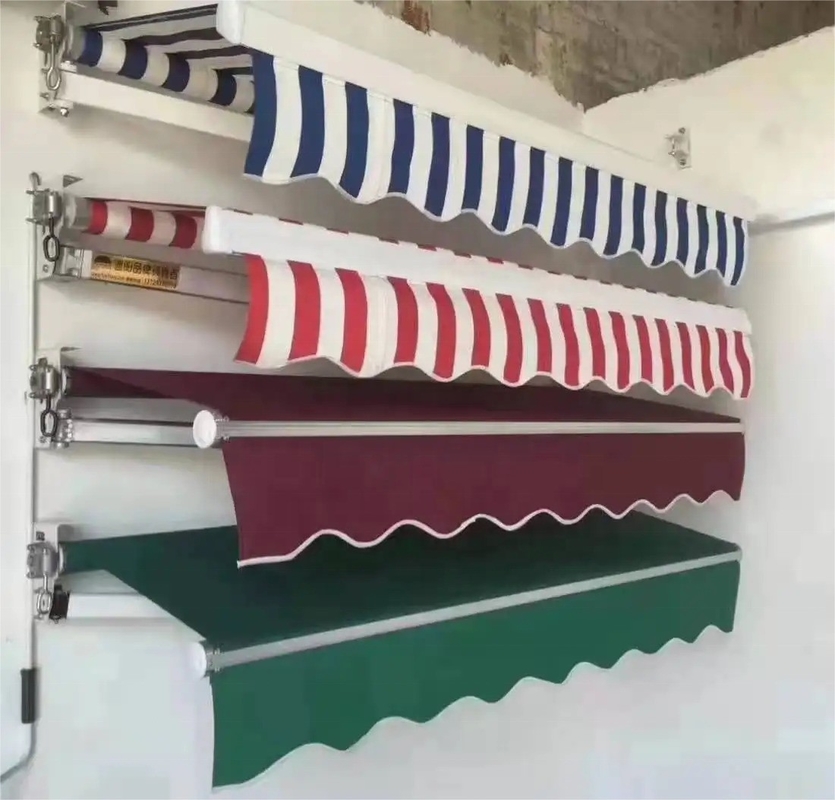 Finitura di vela rivestita in PU tipo ombrello solare completamente aperto Tollo KD con telaio in alluminio
